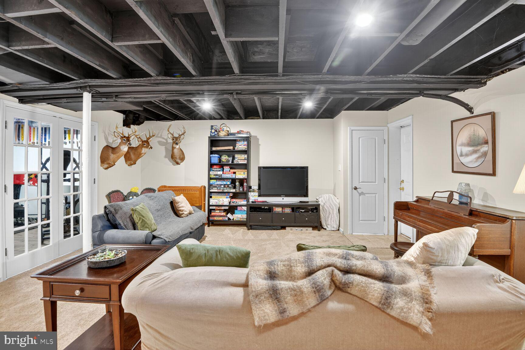 4 HUNTERS HORN COURT