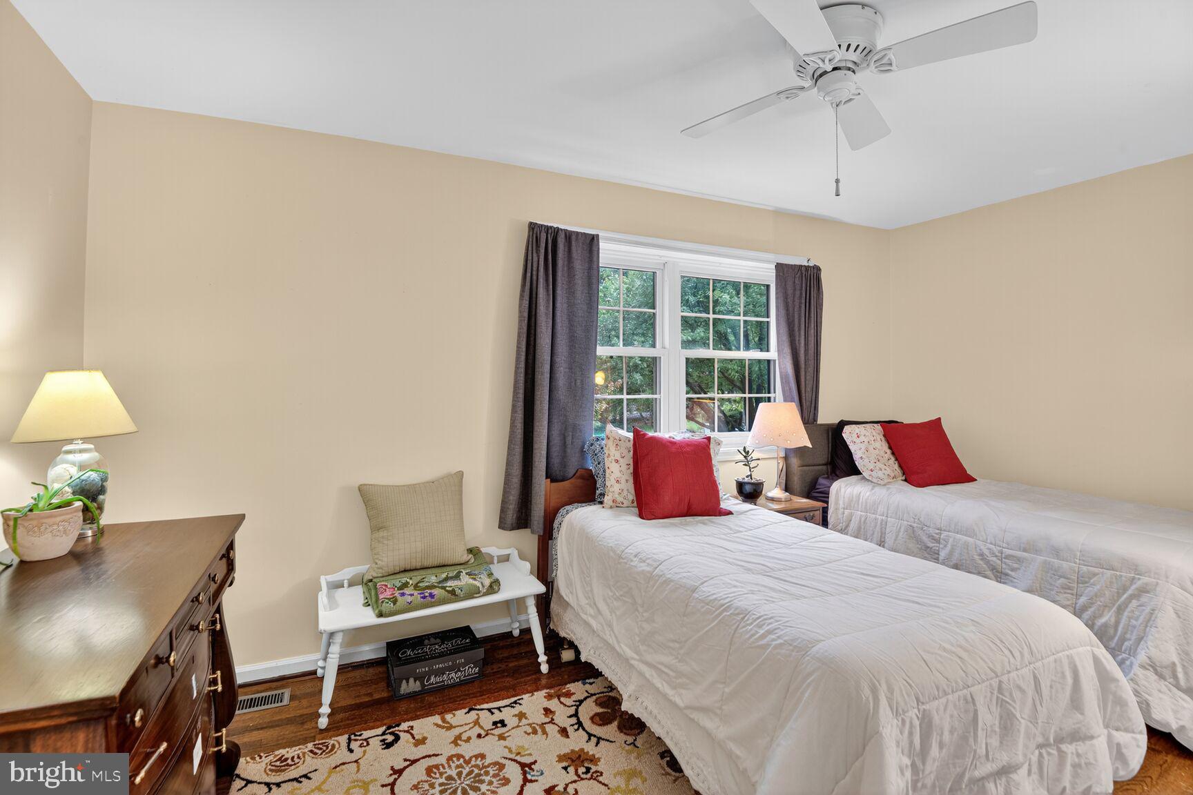 4 HUNTERS HORN COURT