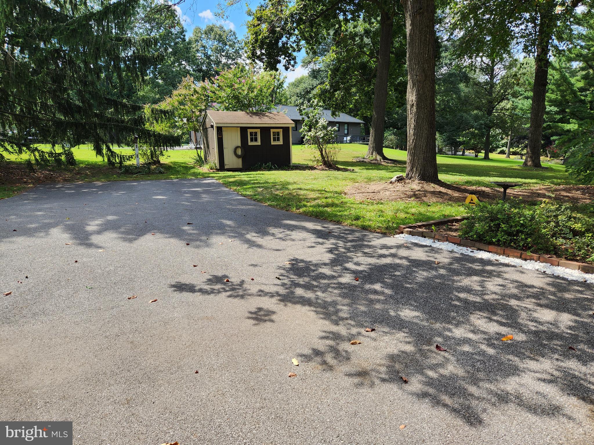 4 HUNTERS HORN COURT