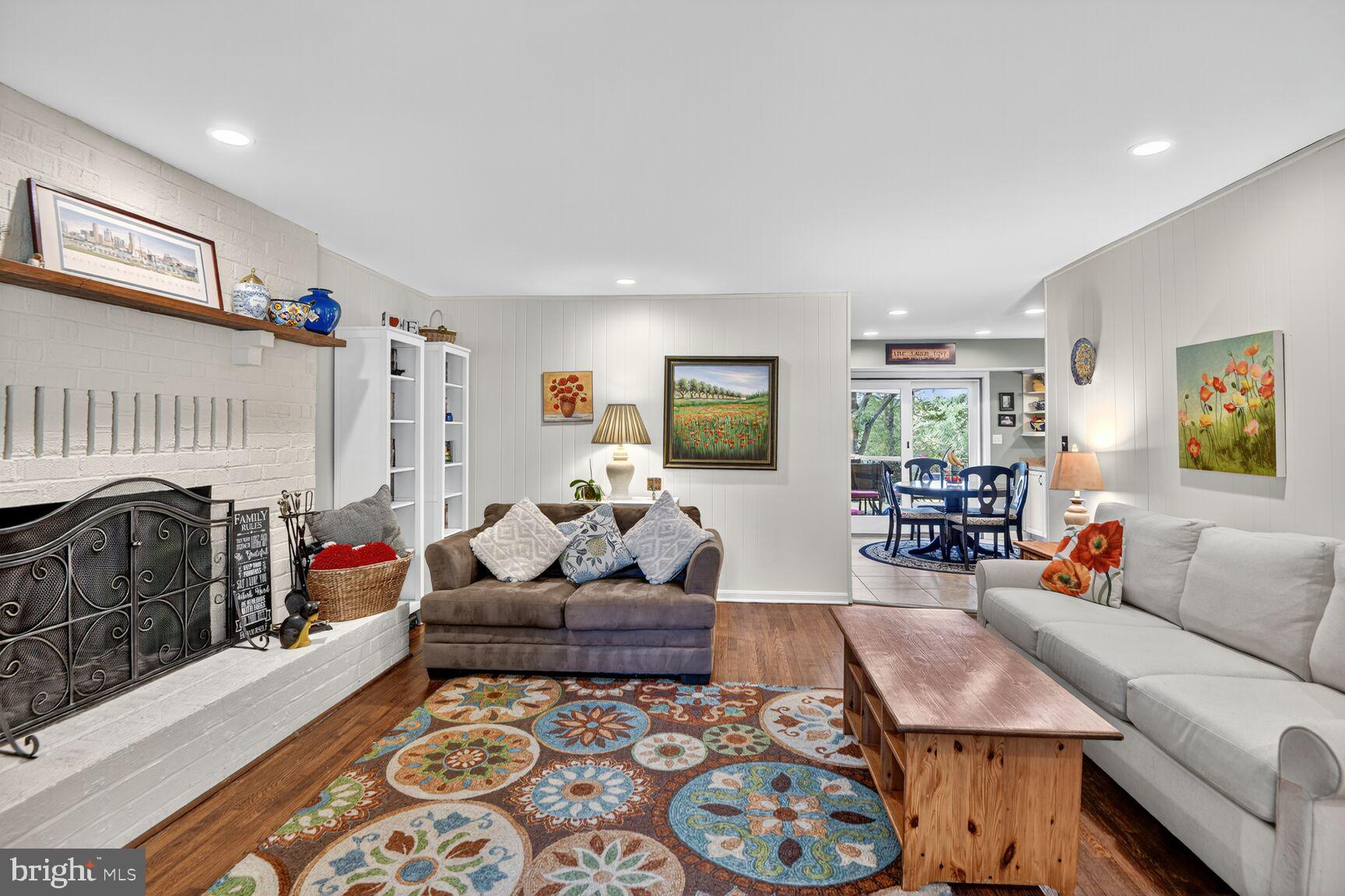 4 HUNTERS HORN COURT