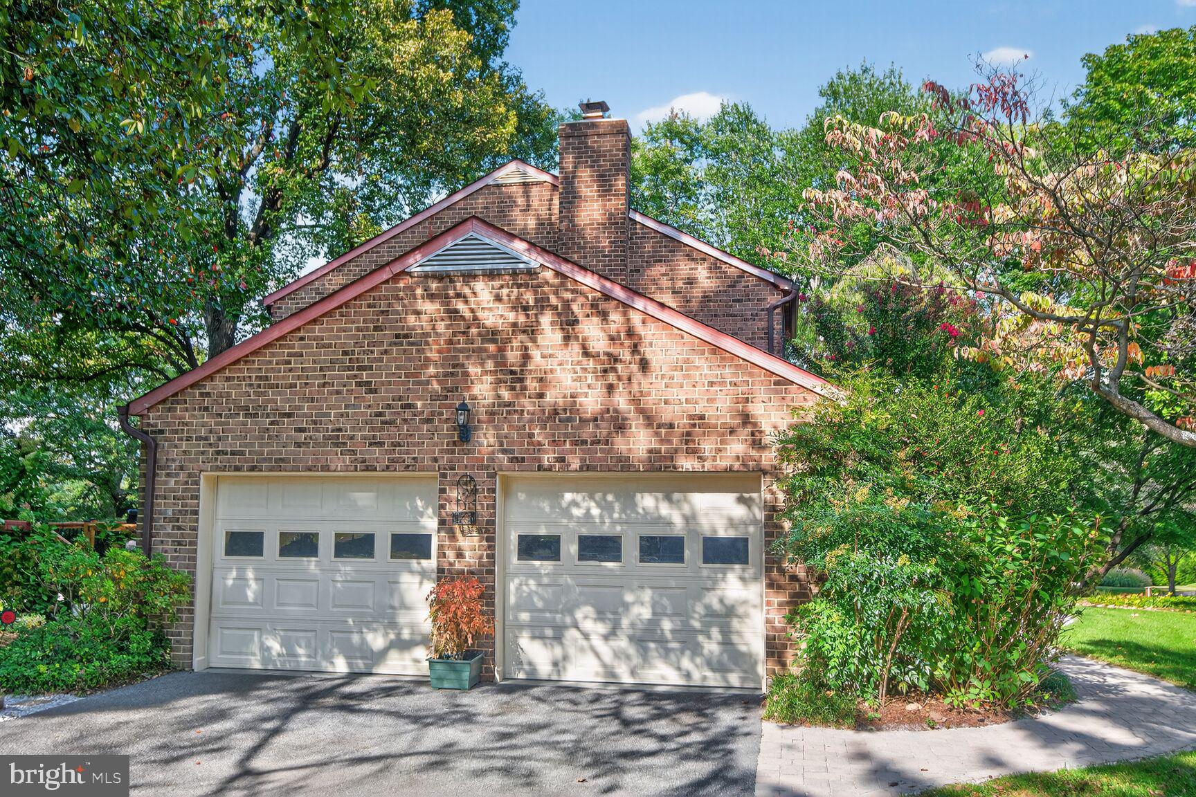 4 HUNTERS HORN COURT