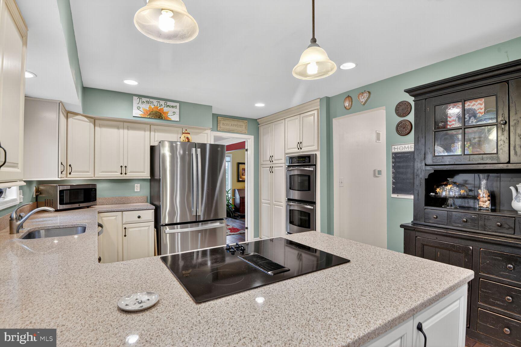 4 HUNTERS HORN COURT