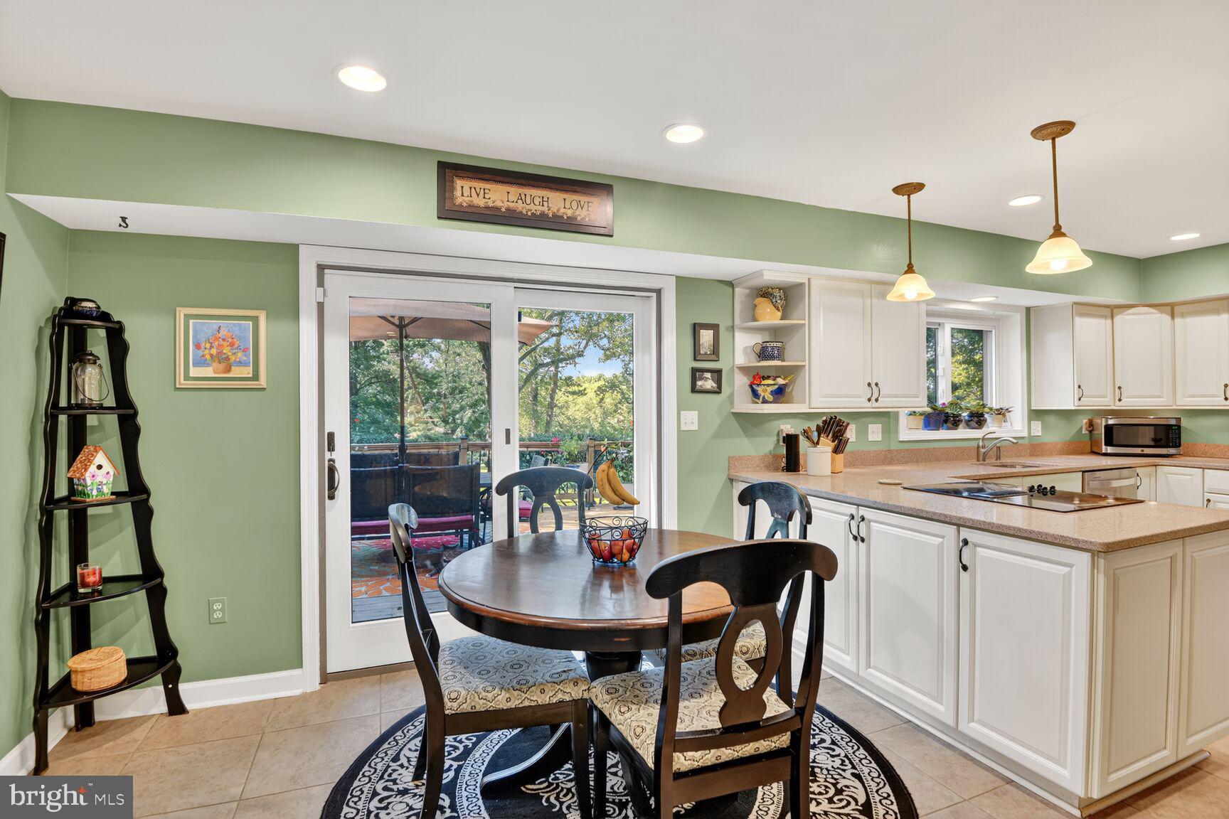 4 HUNTERS HORN COURT