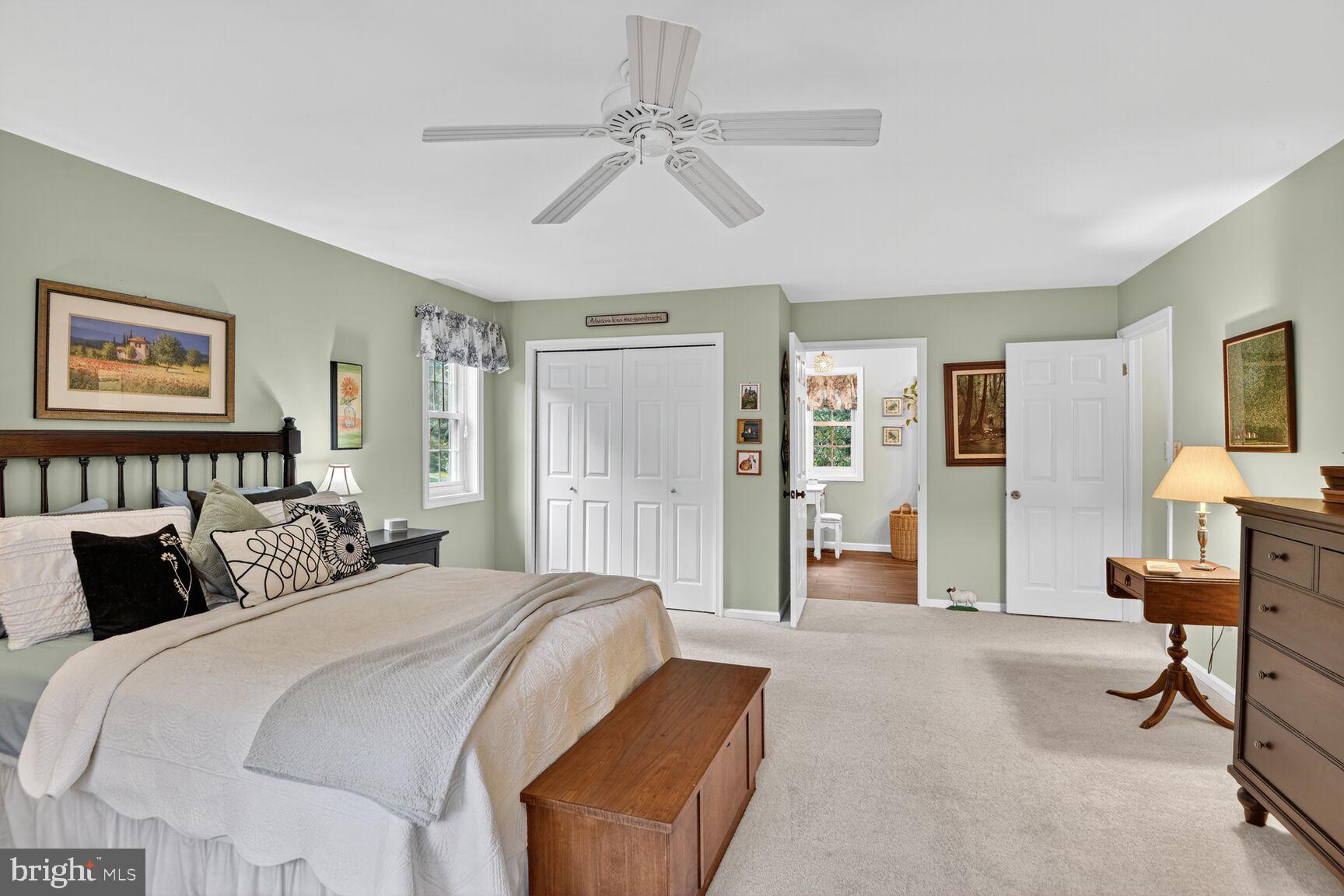 4 HUNTERS HORN COURT