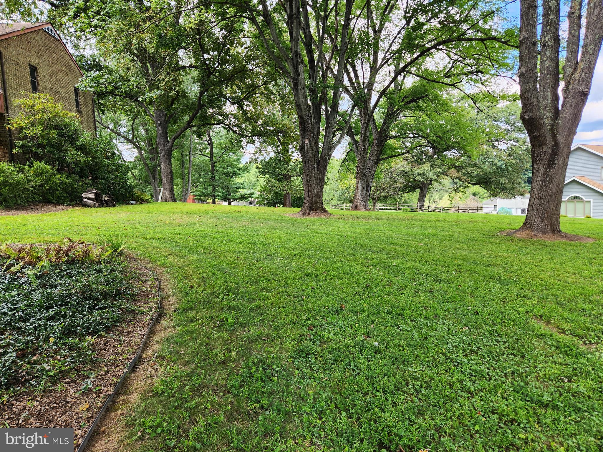 4 HUNTERS HORN COURT