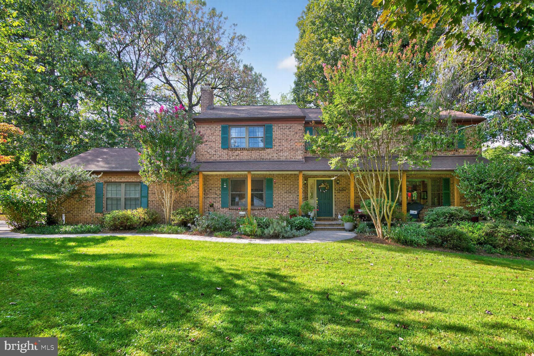 4 HUNTERS HORN COURT