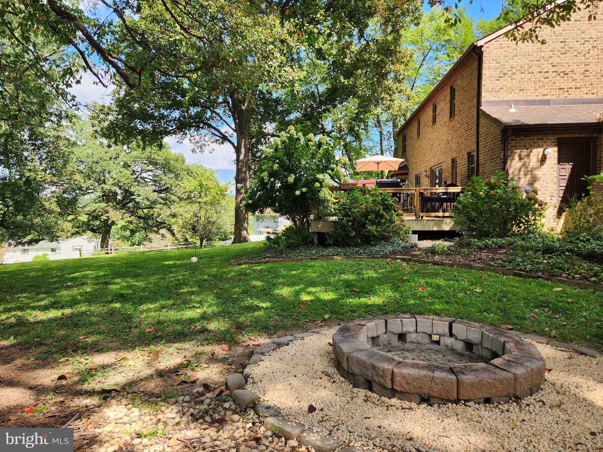 4 HUNTERS HORN COURT