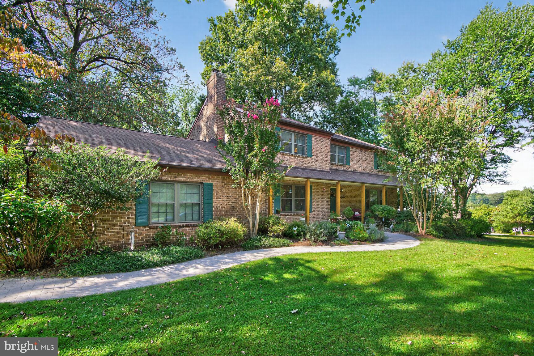 4 HUNTERS HORN COURT