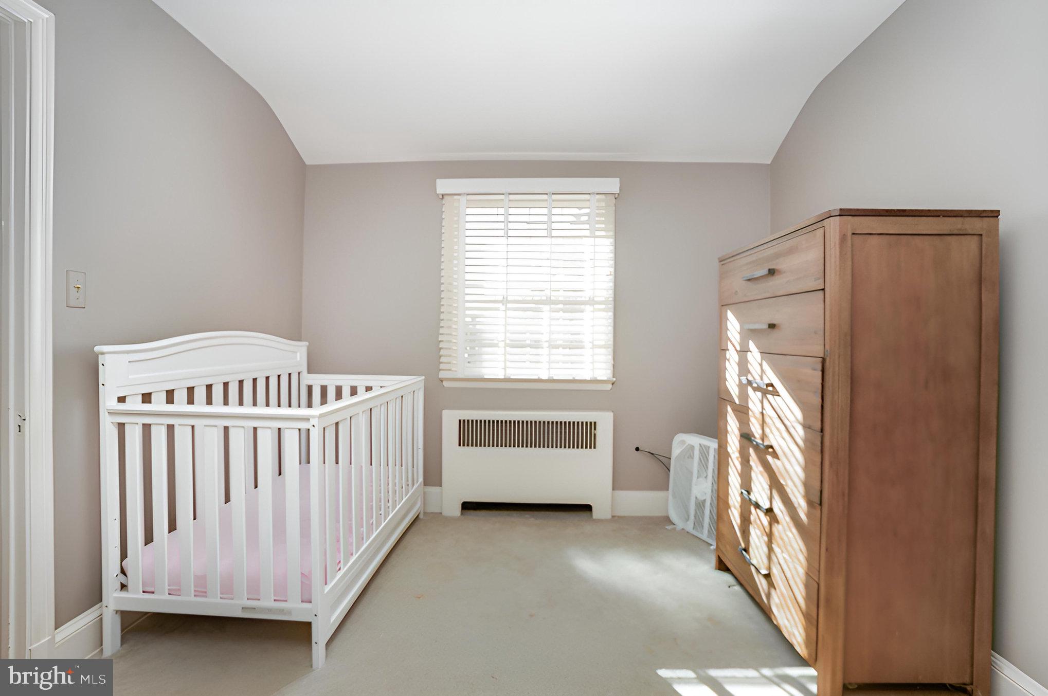 109 W SEMINARY AVENUE