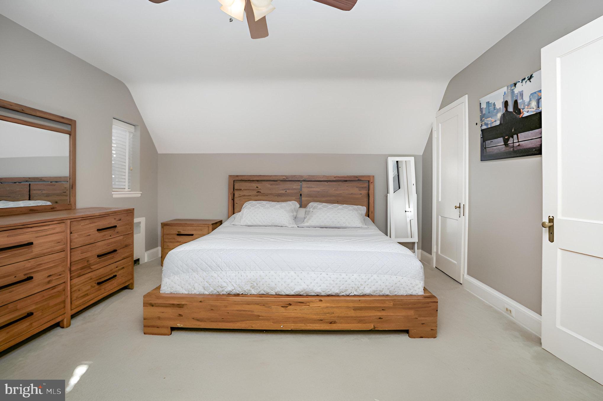 109 W SEMINARY AVENUE