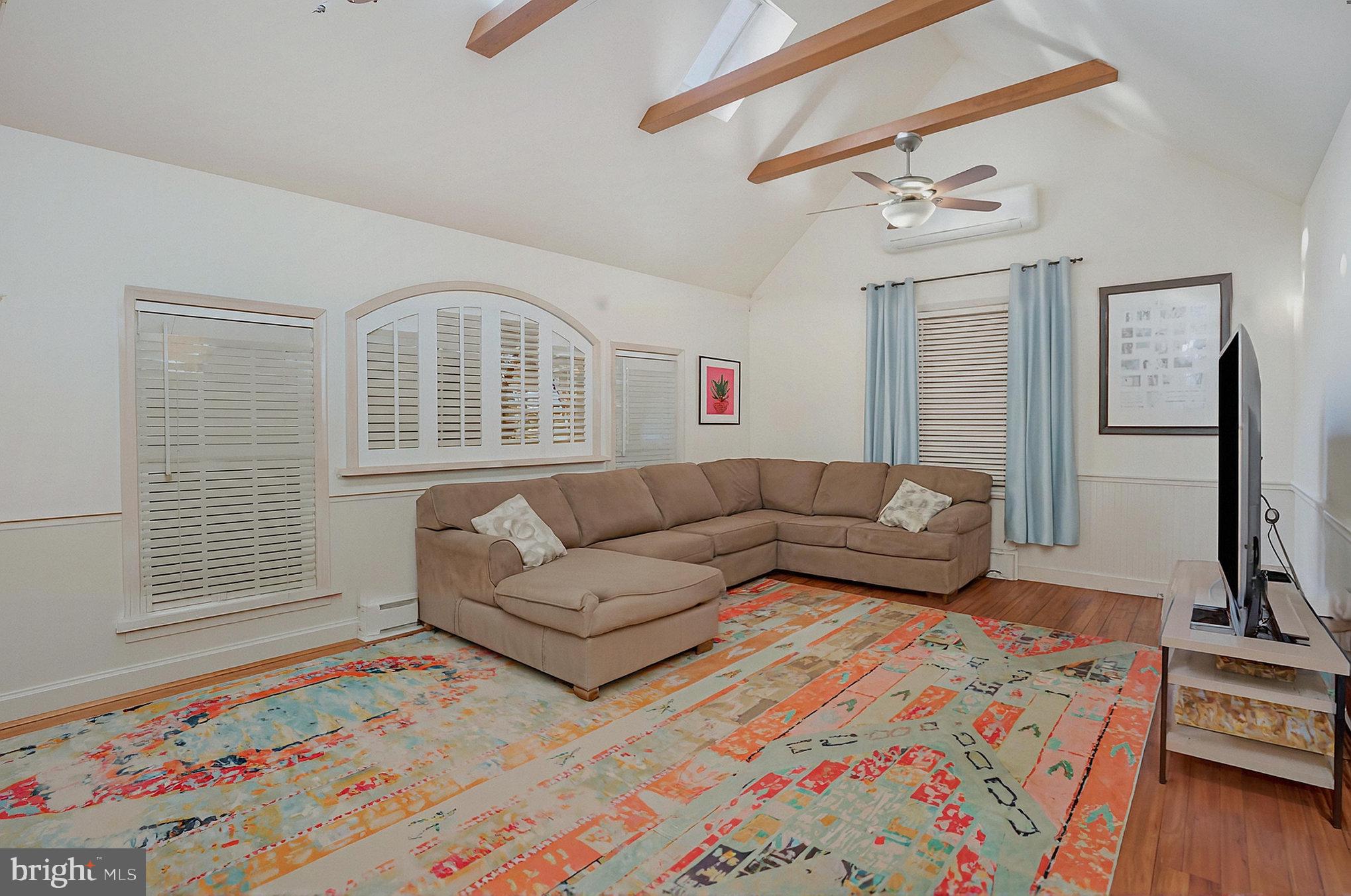 109 W SEMINARY AVENUE