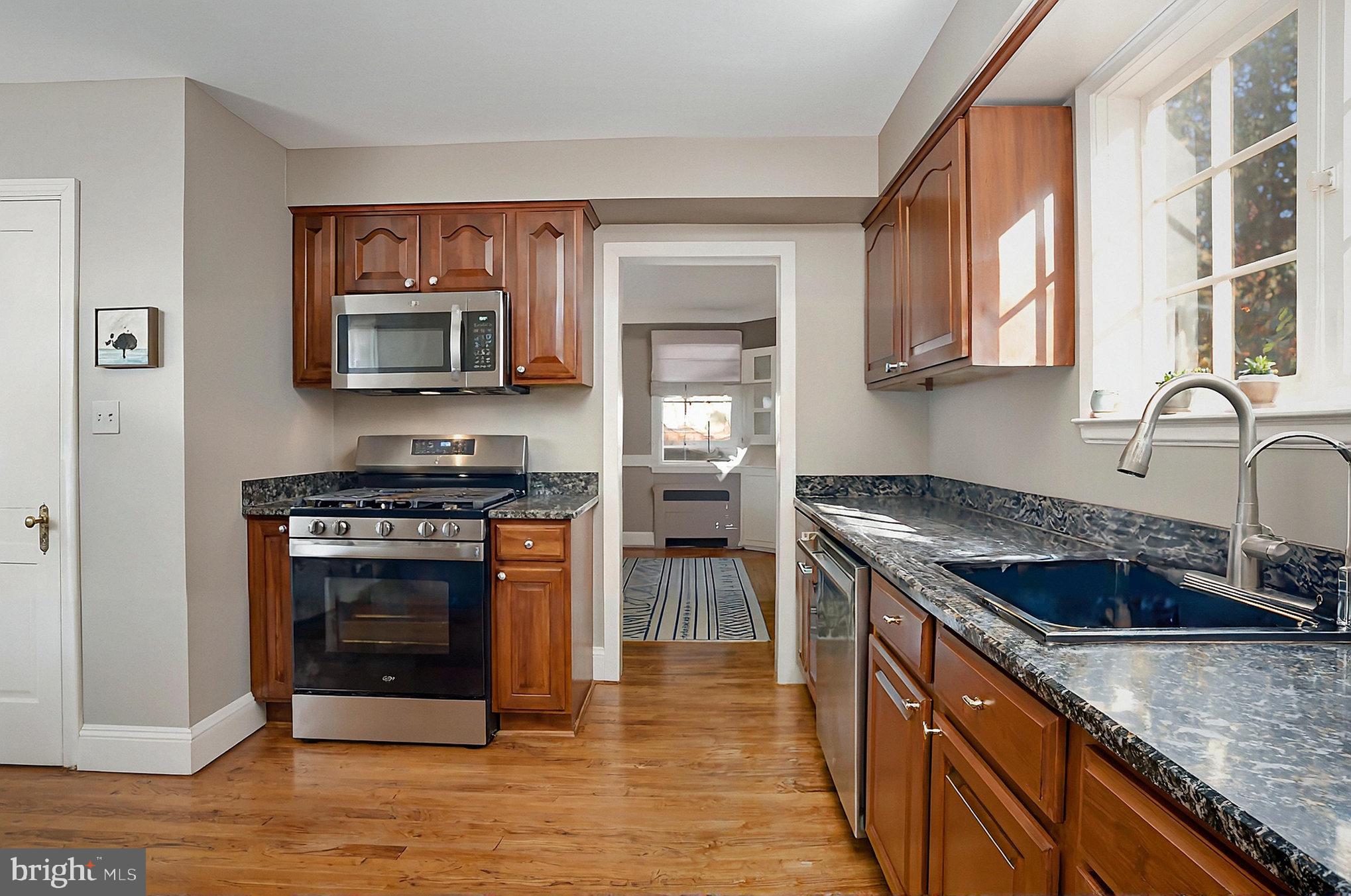 109 W SEMINARY AVENUE