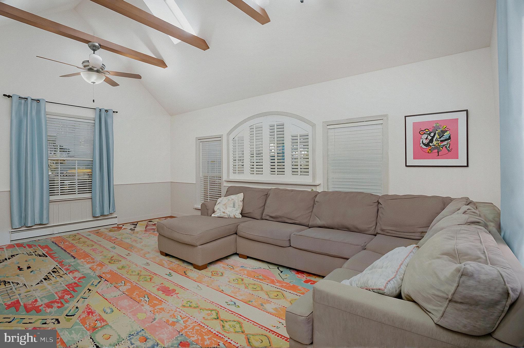 109 W SEMINARY AVENUE