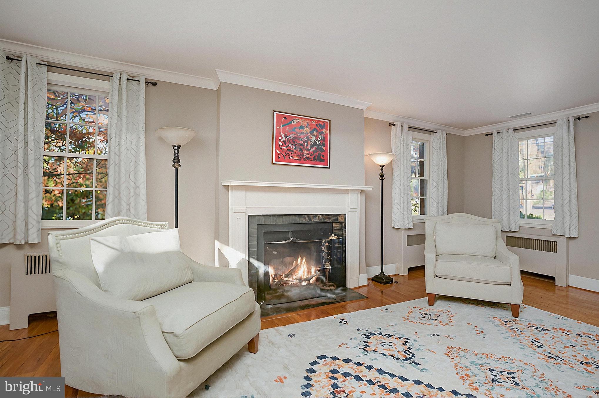 109 W SEMINARY AVENUE