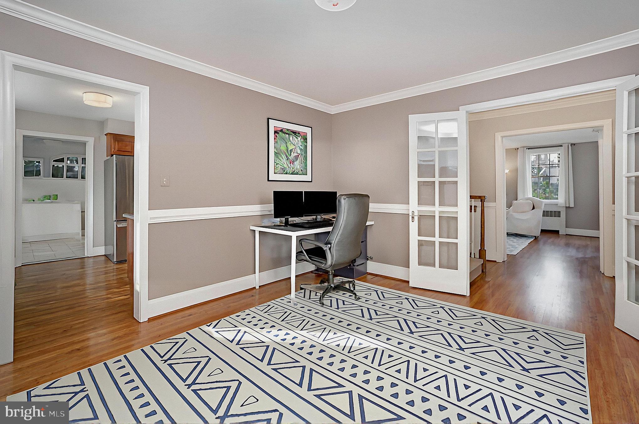 109 W SEMINARY AVENUE