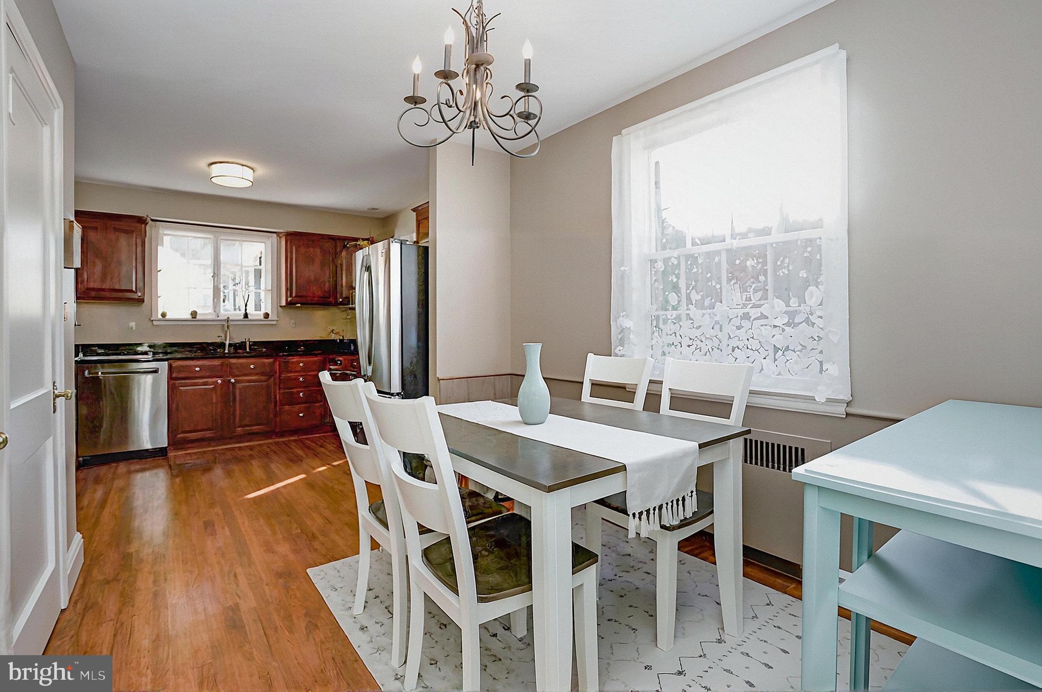 109 W SEMINARY AVENUE