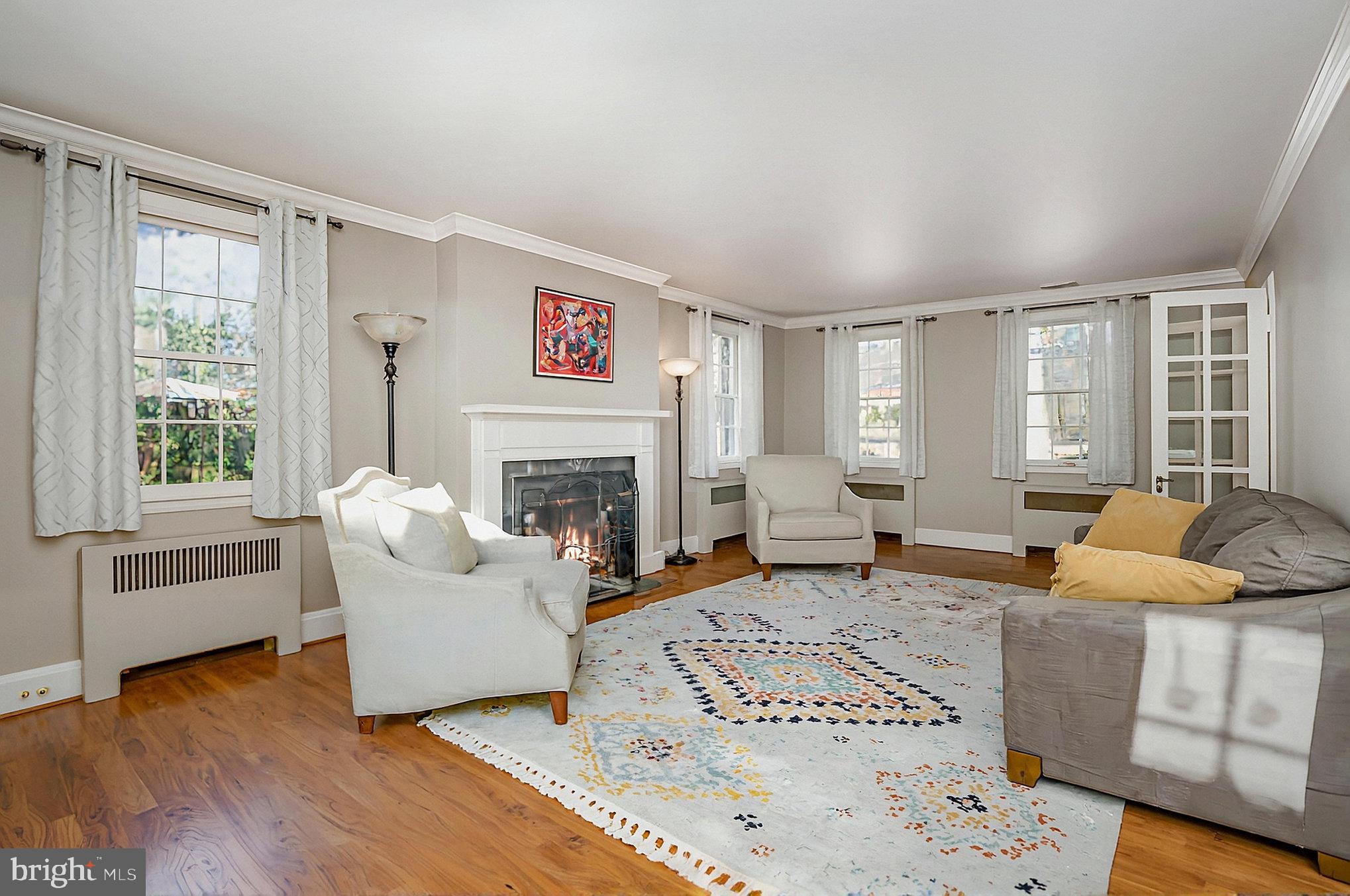 109 W SEMINARY AVENUE