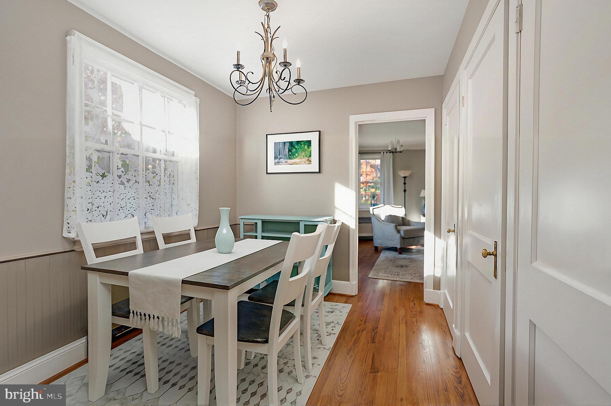 109 W SEMINARY AVENUE