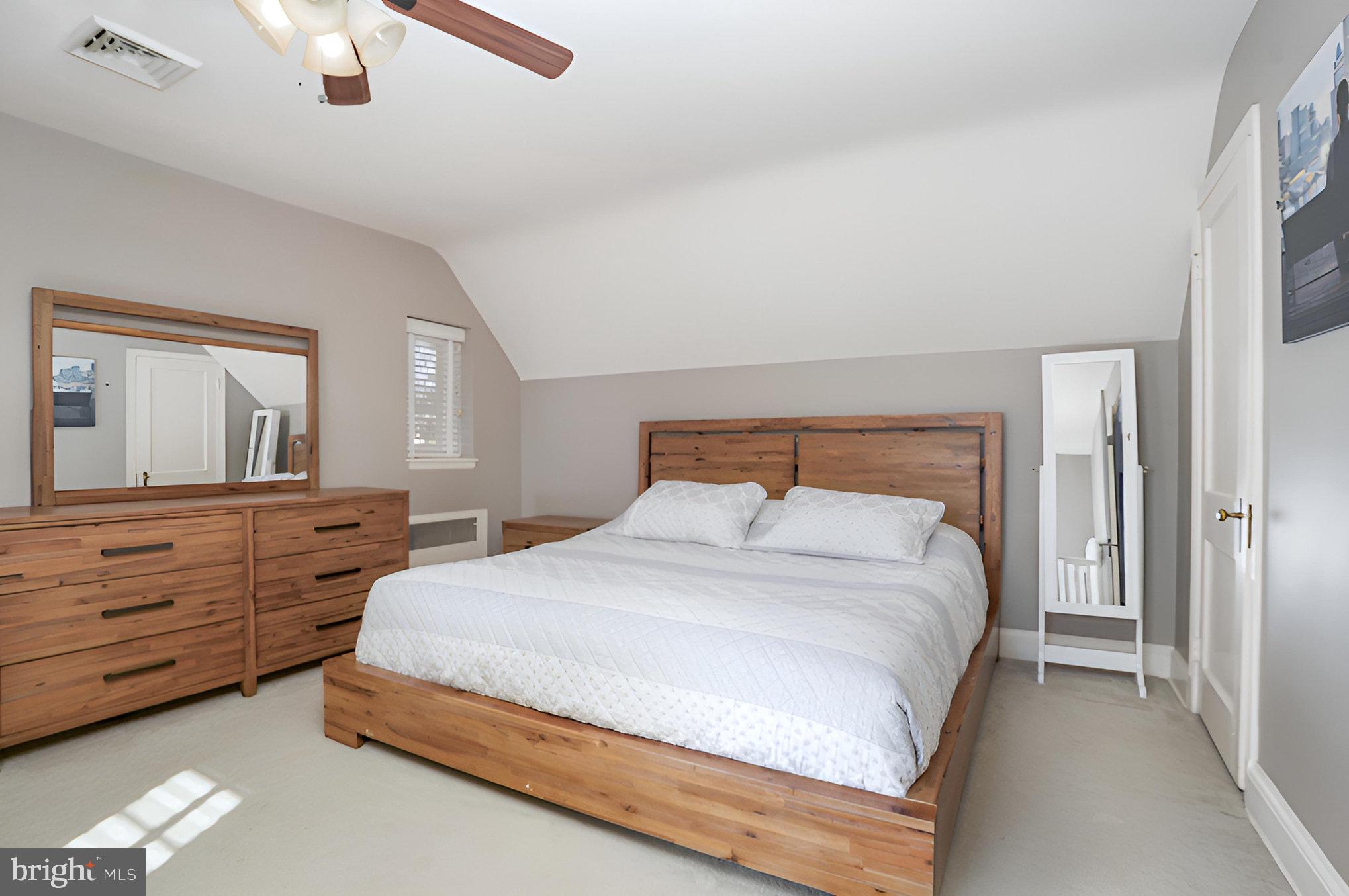 109 W SEMINARY AVENUE