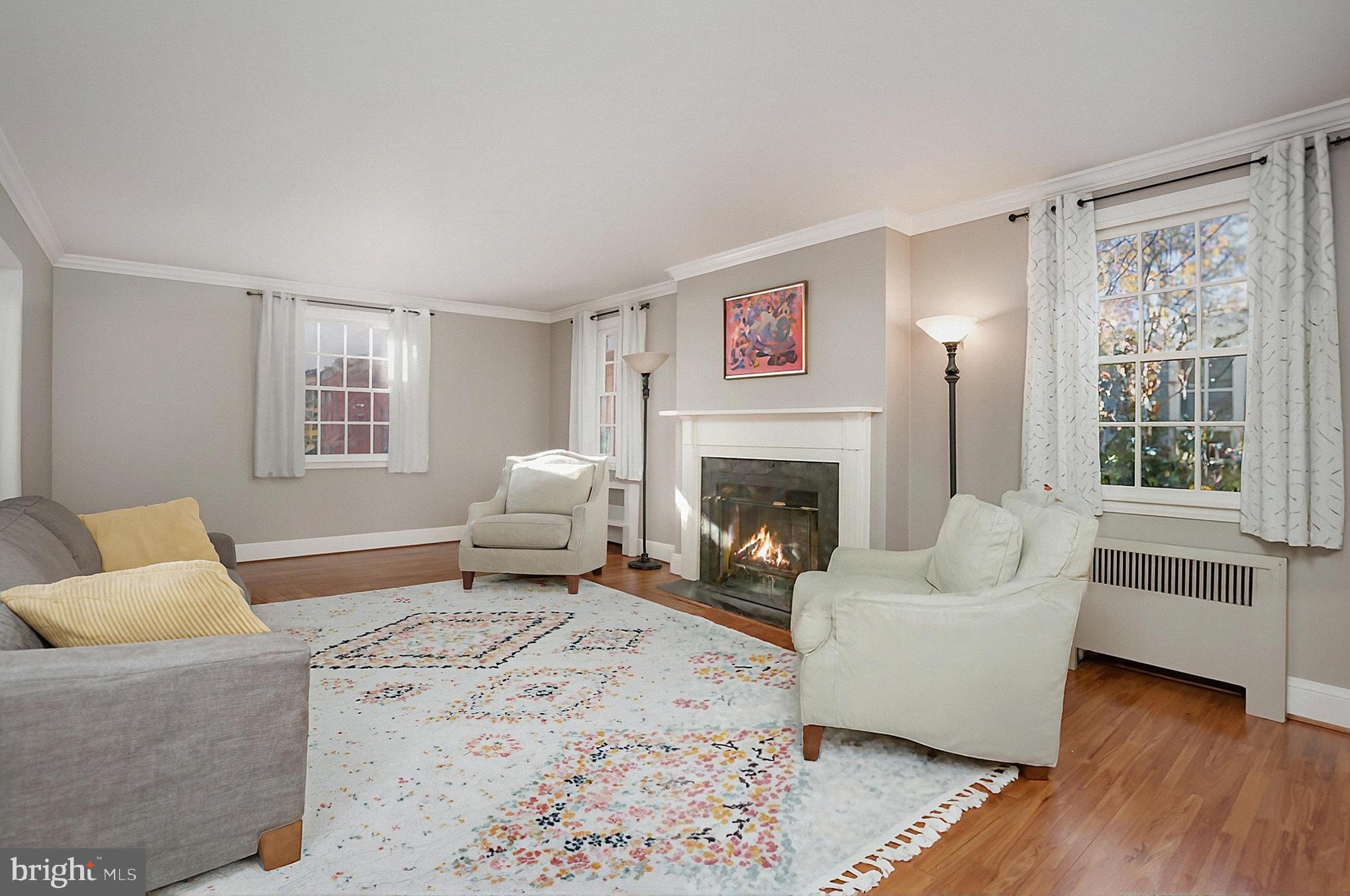 109 W SEMINARY AVENUE