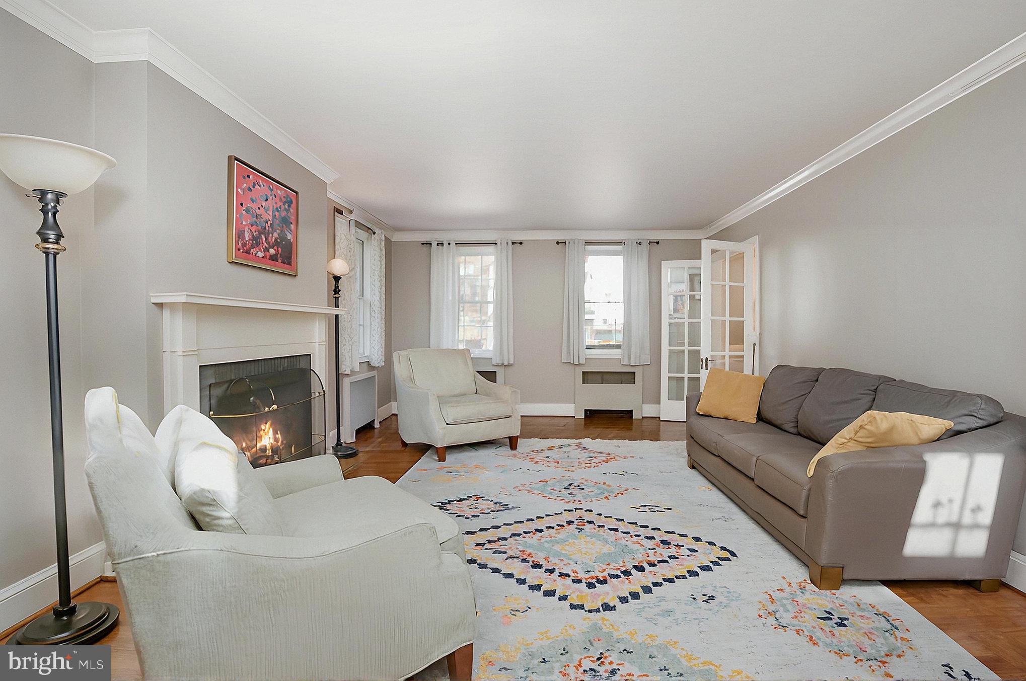 109 W SEMINARY AVENUE