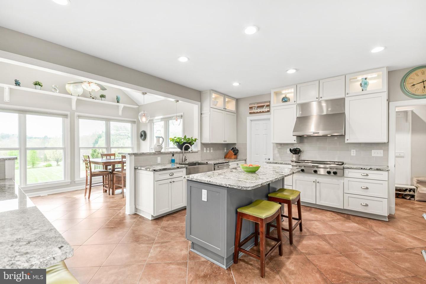 3421 Tuckaway Dr