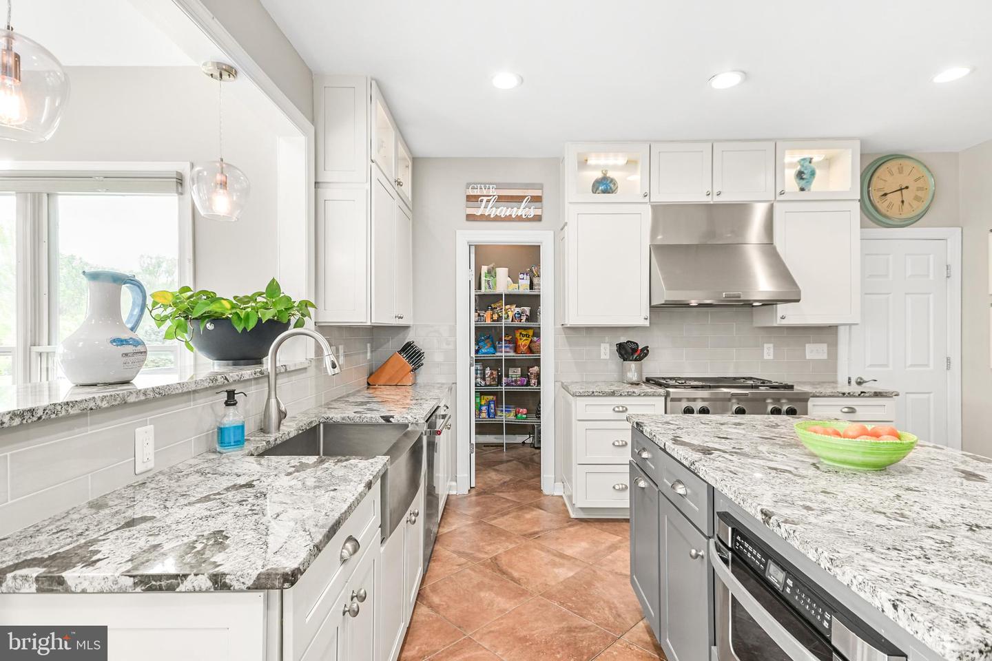 3421 Tuckaway Dr