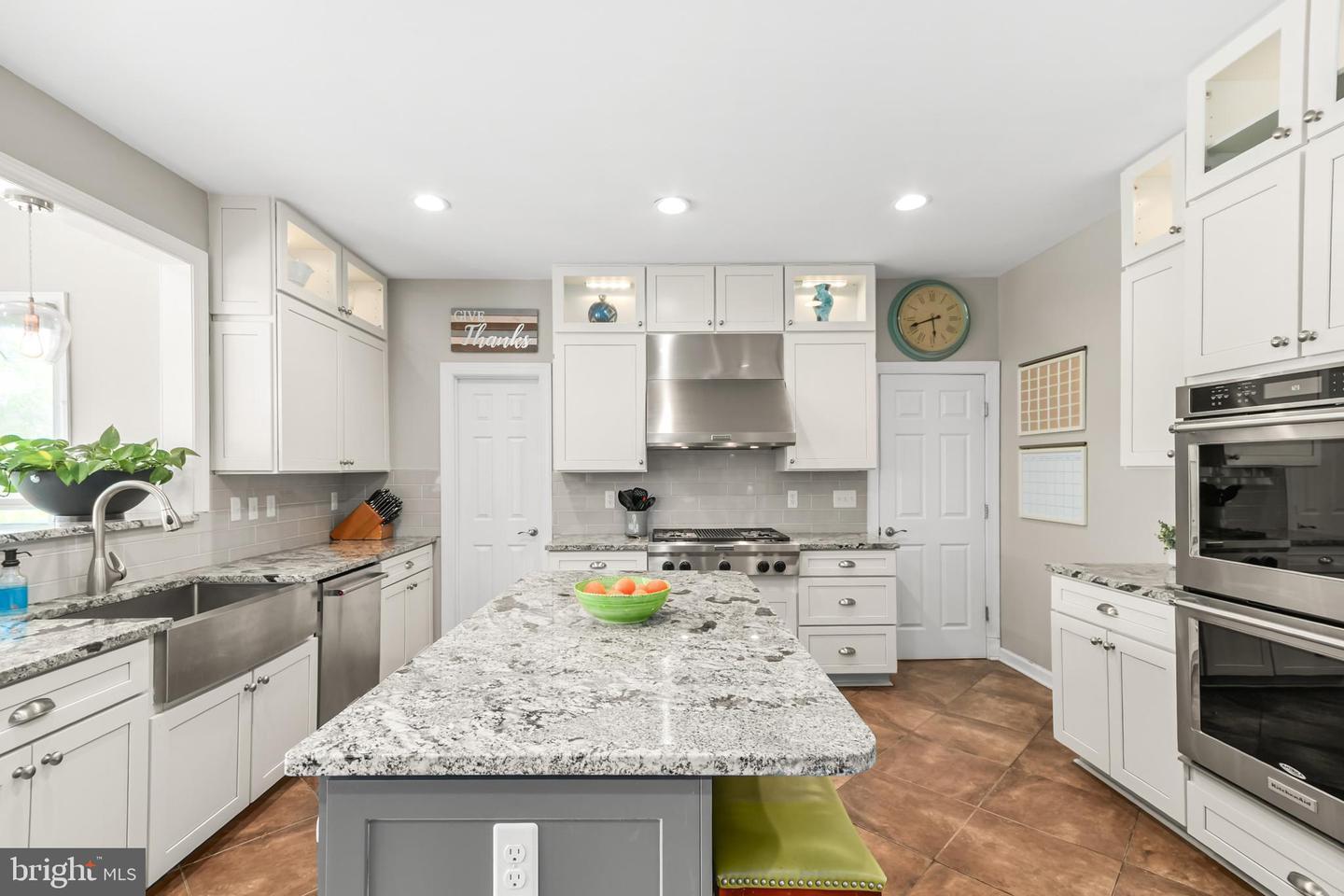 3421 Tuckaway Dr