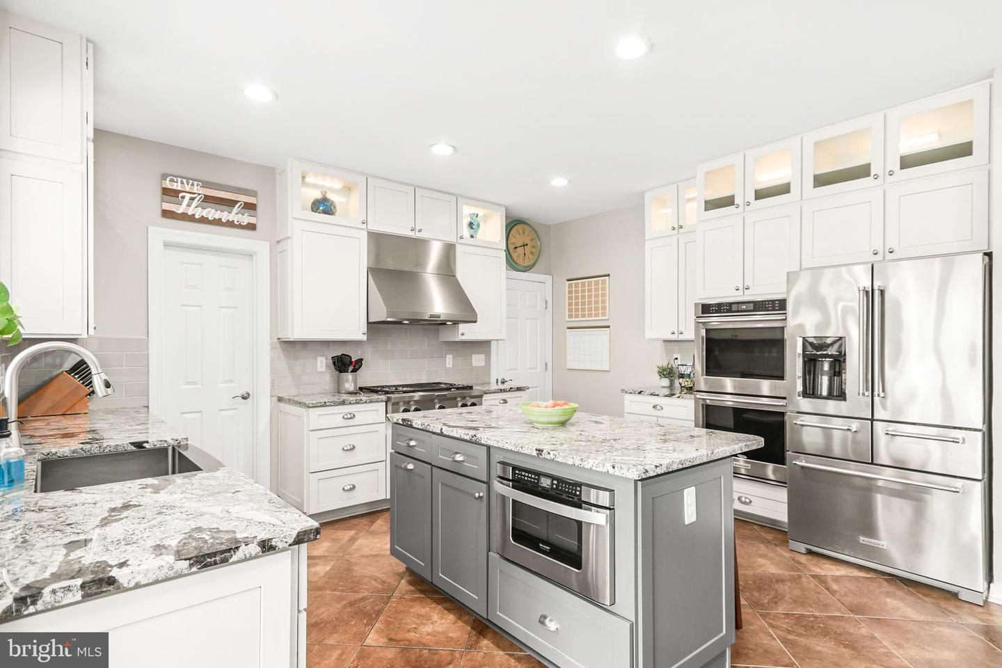 3421 Tuckaway Dr