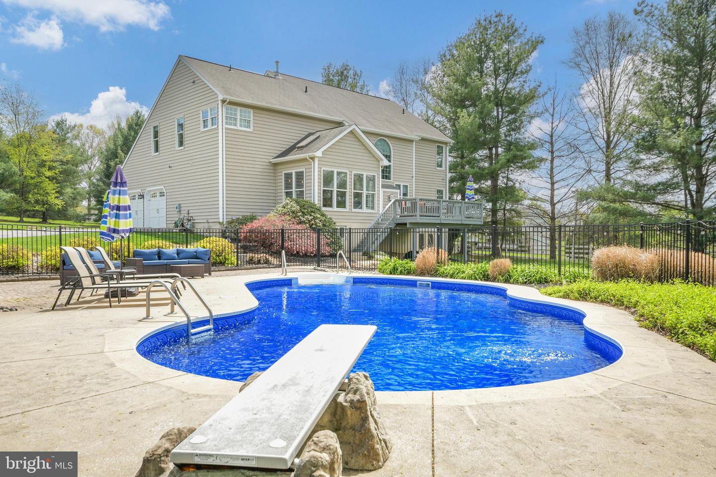 3421 Tuckaway Dr