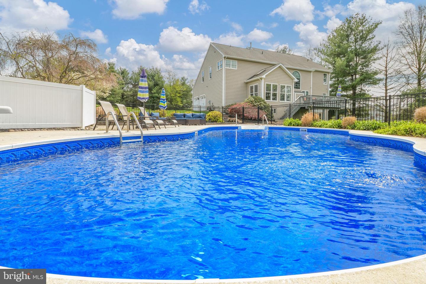 3421 Tuckaway Dr