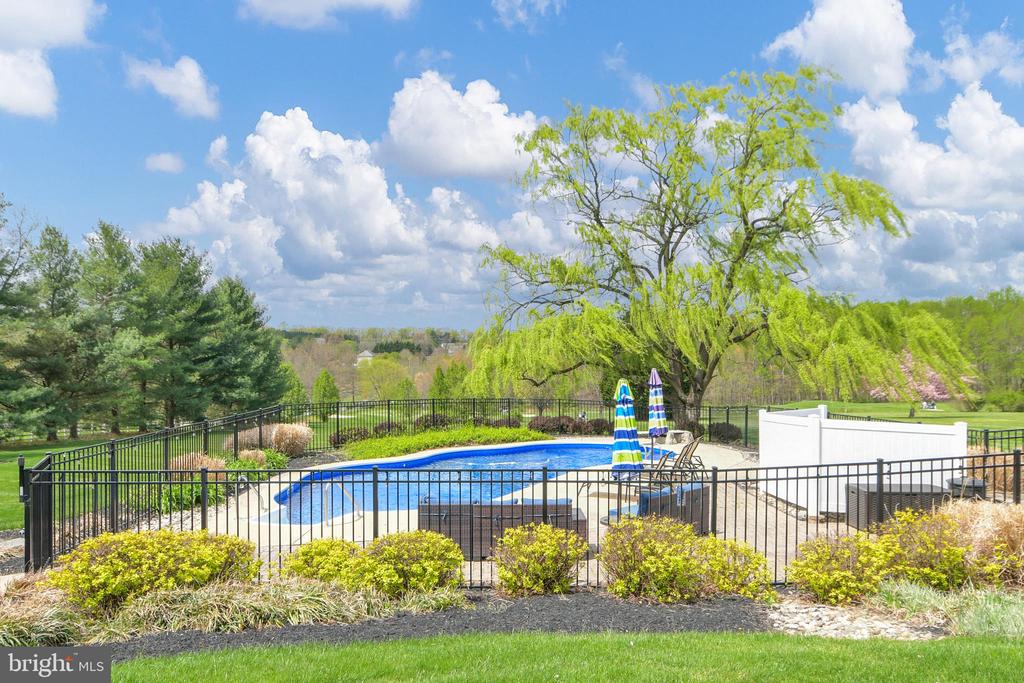 3421 Tuckaway Dr