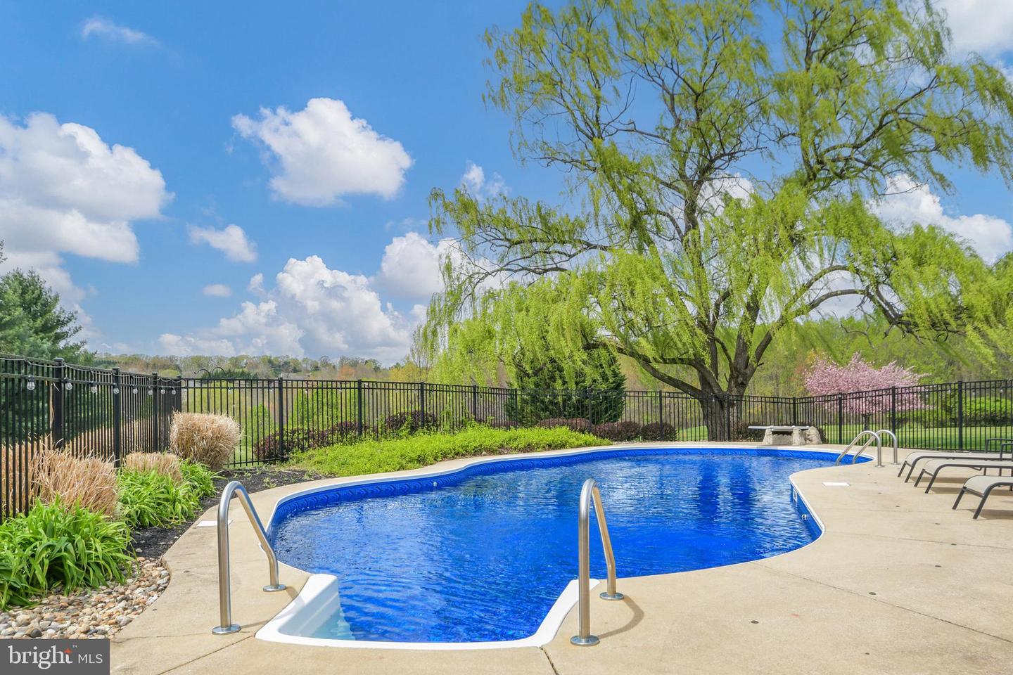 3421 Tuckaway Dr