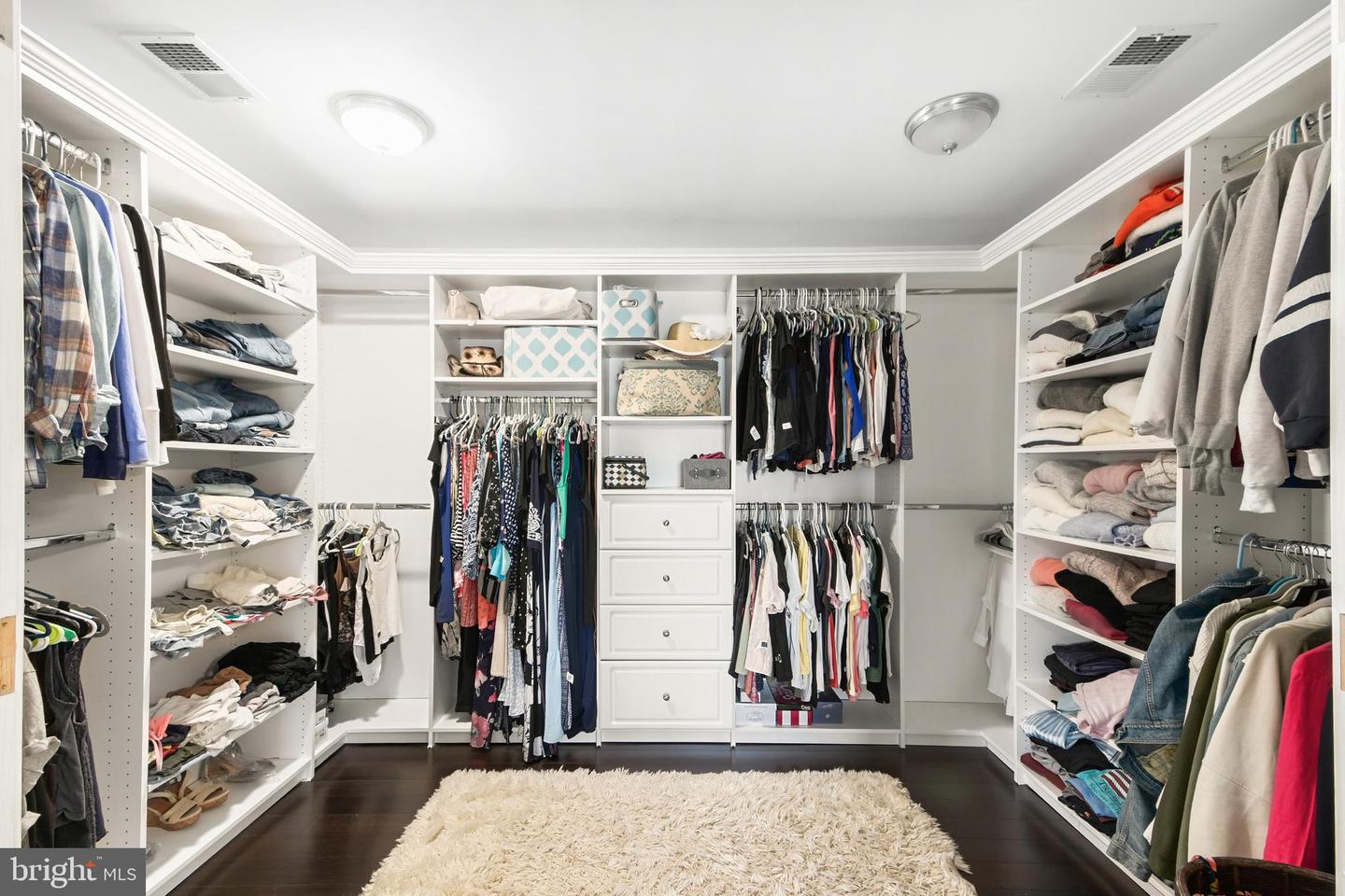3421 Tuckaway Dr