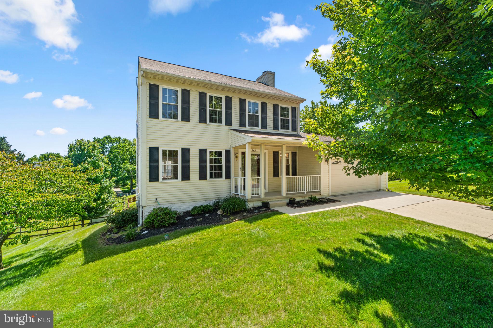 942 LITCHFIELD CIRCLE