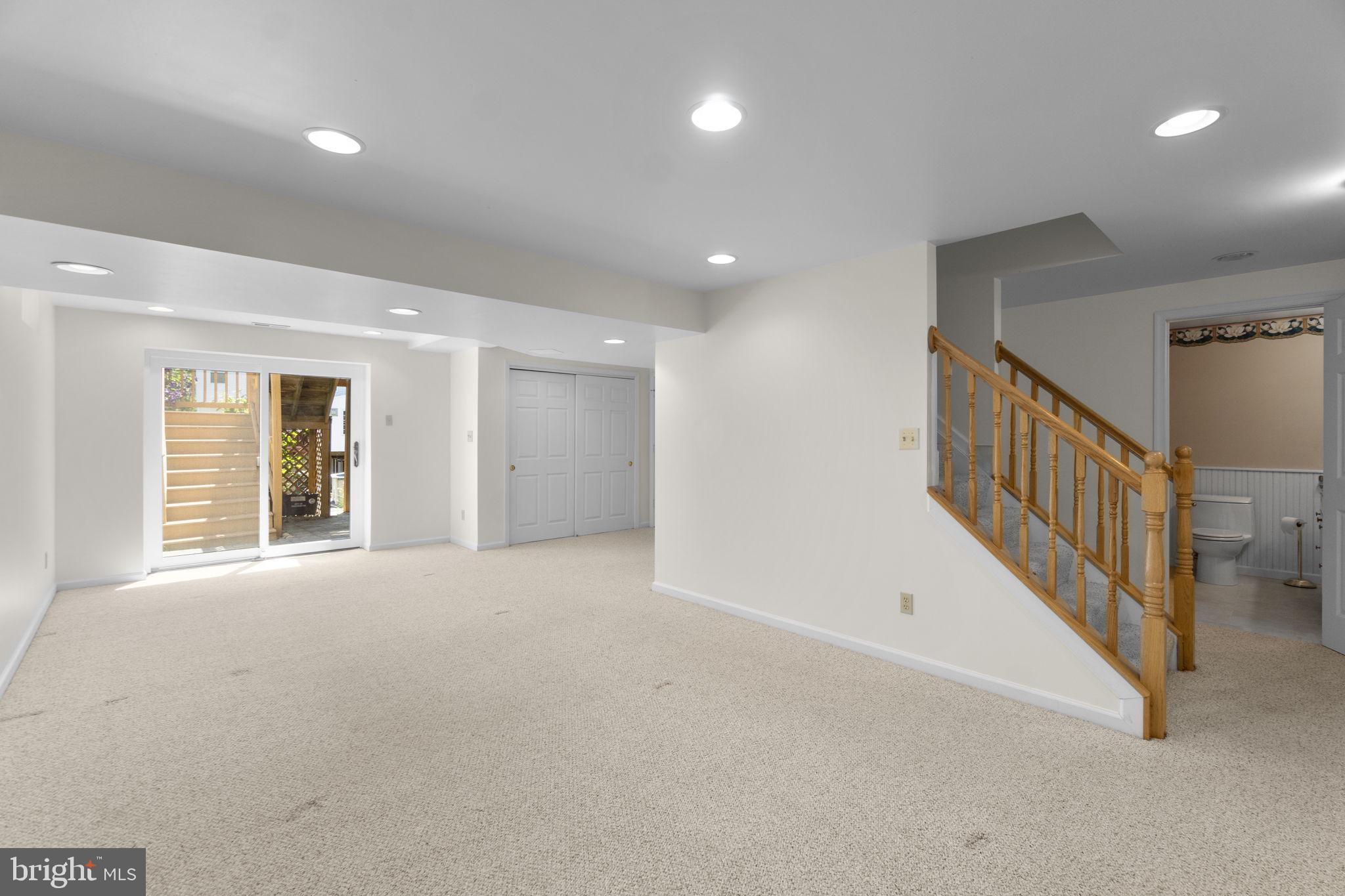 942 LITCHFIELD CIRCLE