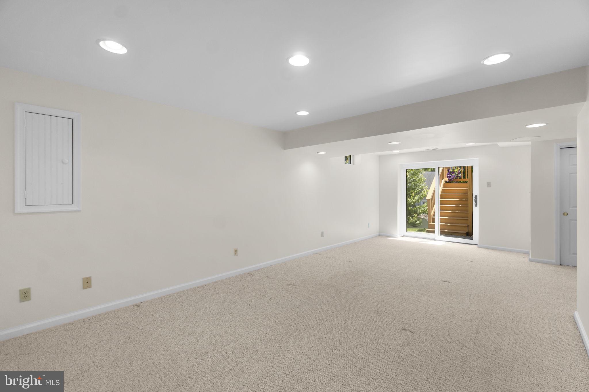 942 LITCHFIELD CIRCLE