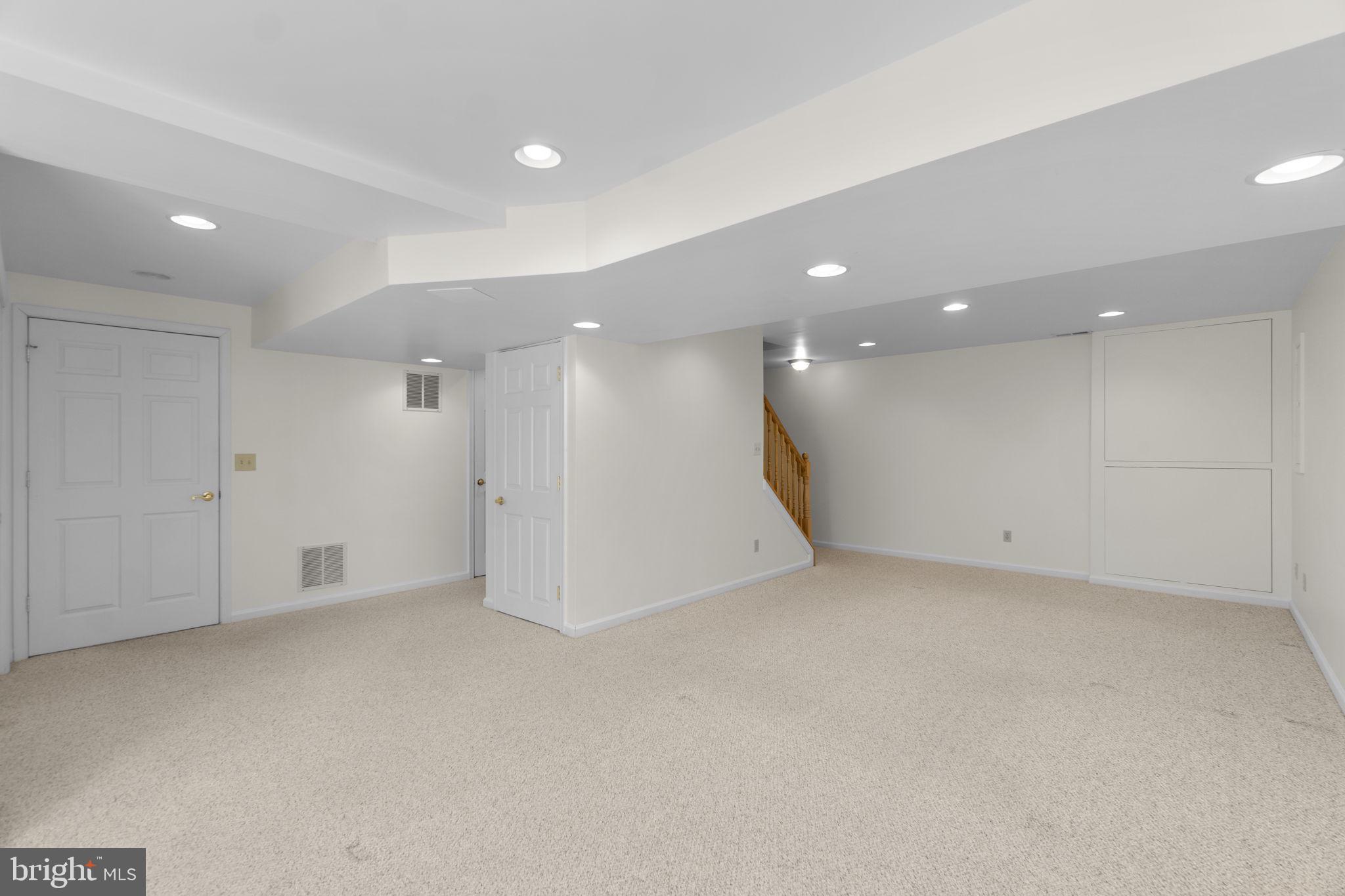 942 LITCHFIELD CIRCLE