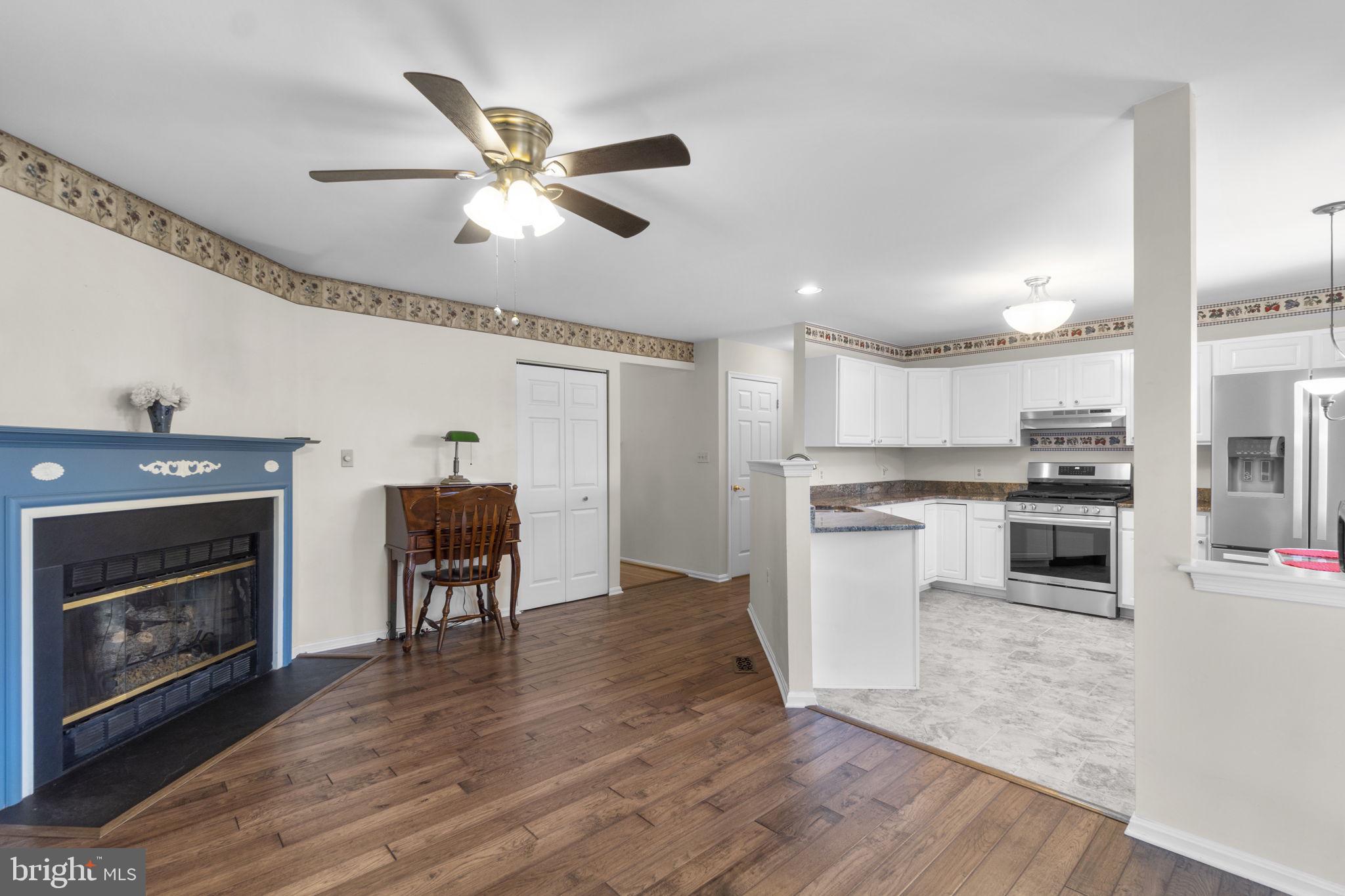 942 LITCHFIELD CIRCLE