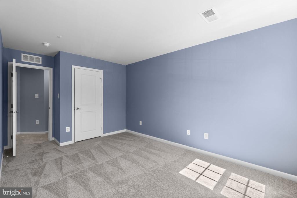 696 WILFORD COURT