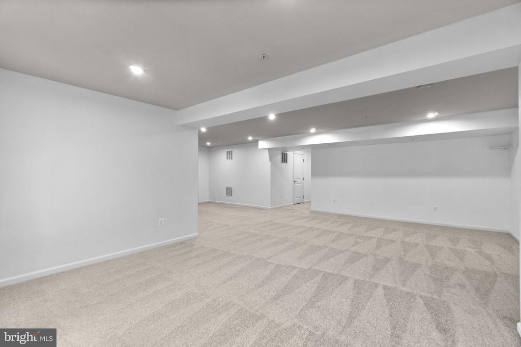 696 WILFORD COURT