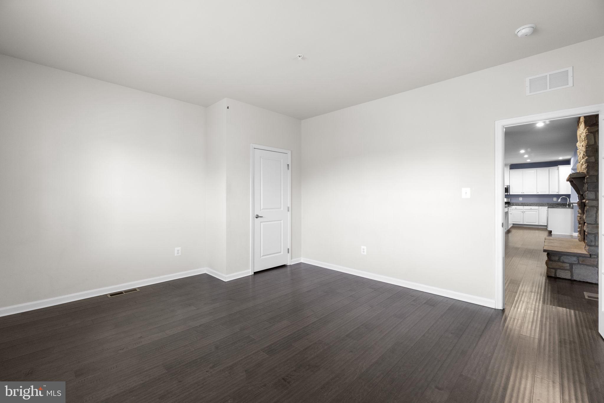 696 WILFORD COURT