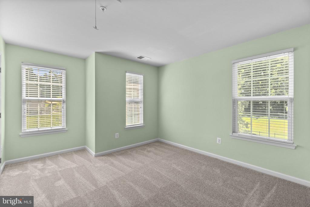 696 WILFORD COURT