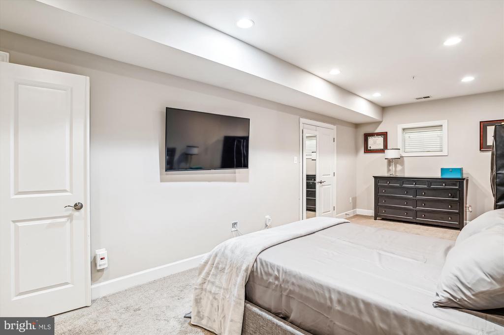 10954 Fairmont Ln