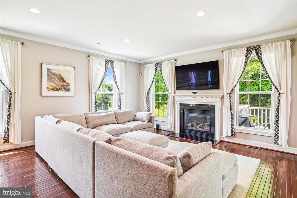 10954 Fairmont Ln