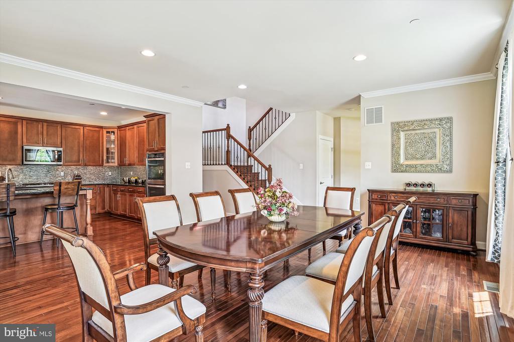 10954 Fairmont Ln