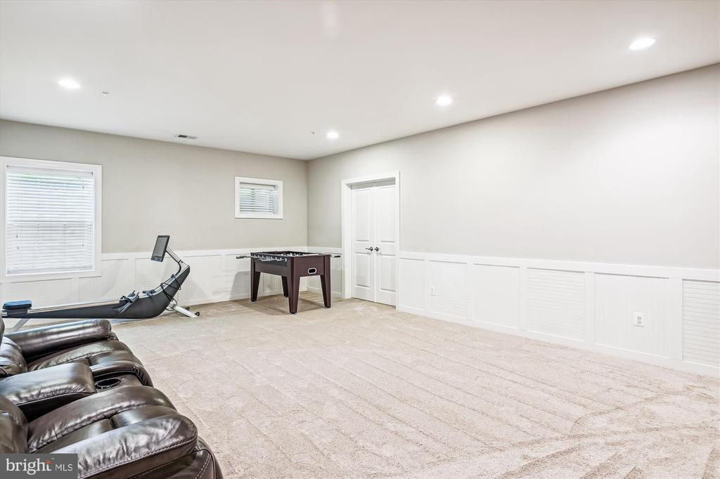 10954 Fairmont Ln