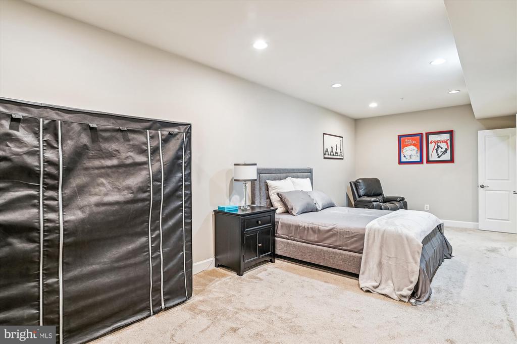 10954 Fairmont Ln