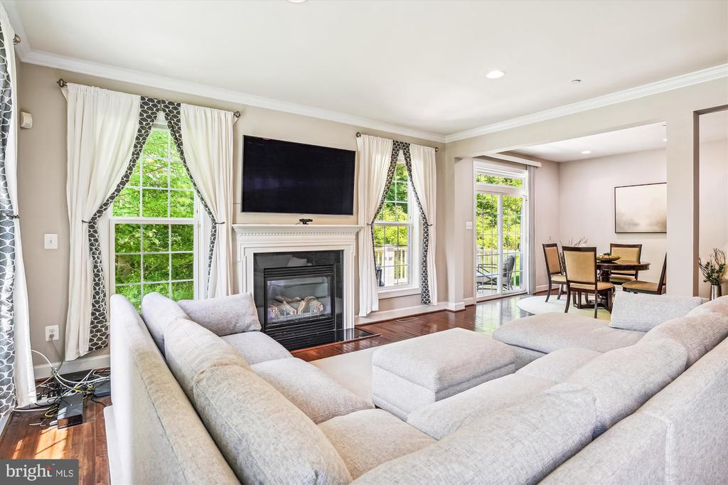 10954 Fairmont Ln