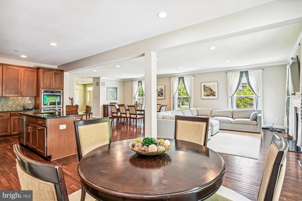 10954 Fairmont Ln